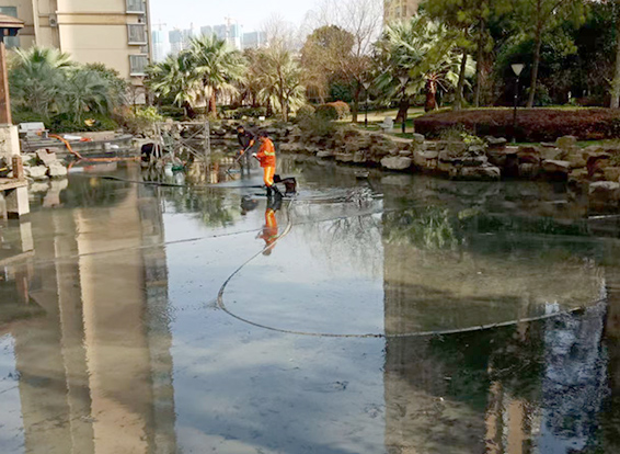 马山景观池淤泥清理