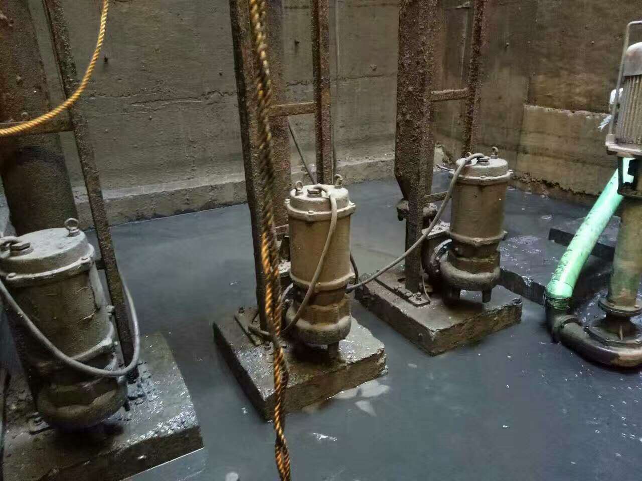 马山污水池清理